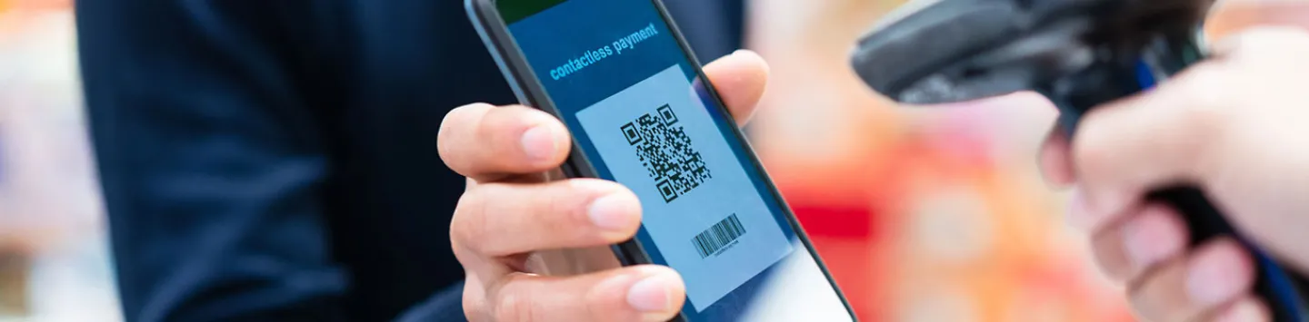contactless payment with qr code in supermarket