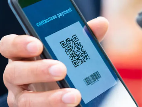 contactless payment with qr code in supermarket